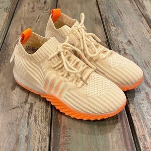 Danskin Display Pair With Tags “Positive” Sneakers Tan Orange Womens Size 5.5